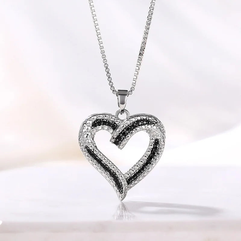 FREEME™ Elegant Heart Shaped Pendant Necklace - Hollow Design Gift for Women, Best Friends & Mother's Day
