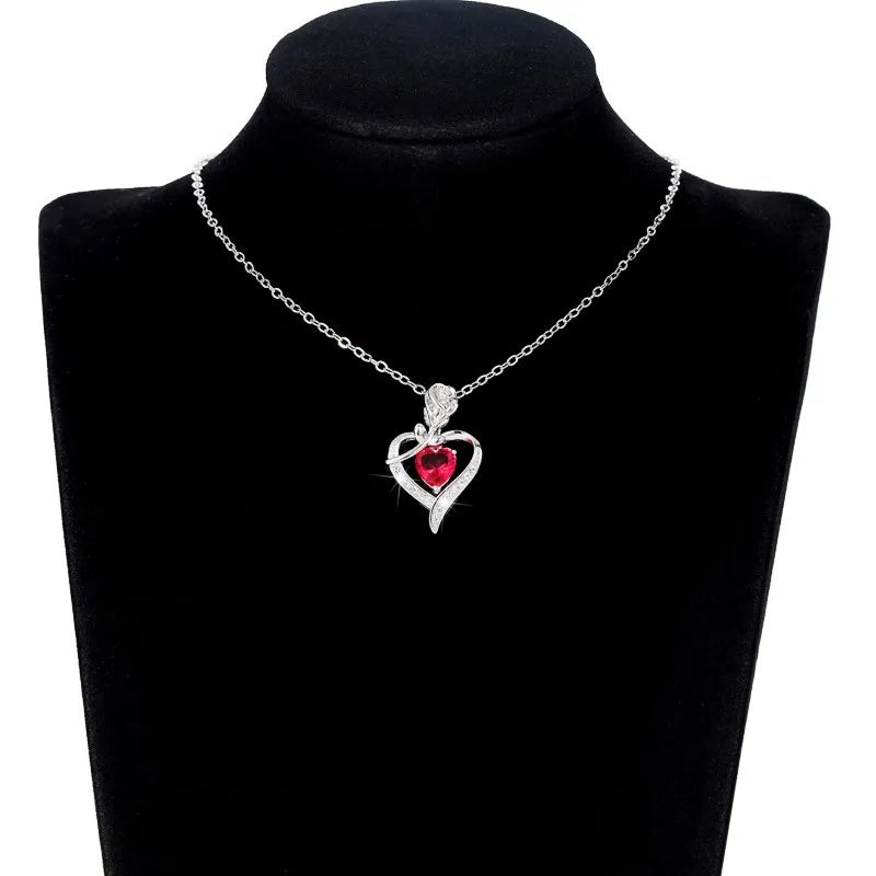 FREEME™ Elegant Heart Shaped Pendant Necklace - Hollow Design Gift for Women, Best Friends & Mother's Day