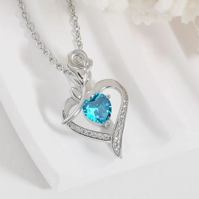 FREEME™ Elegant Heart Shaped Pendant Necklace - Hollow Design Gift for Women, Best Friends & Mother's Day