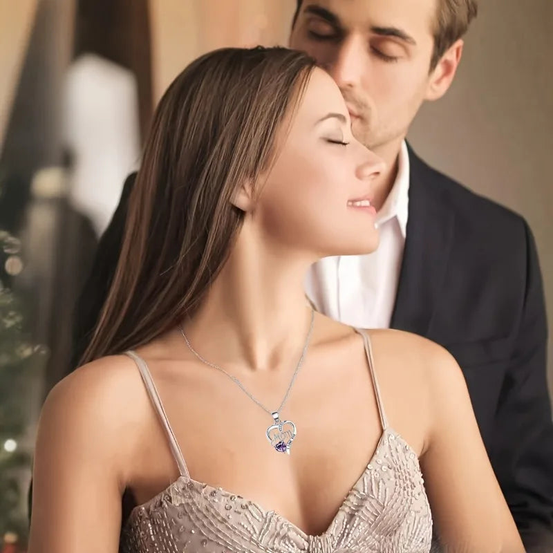 FREEME™ Elegant Heart Shaped Pendant Necklace - Hollow Design Gift for Women, Best Friends & Mother's Day
