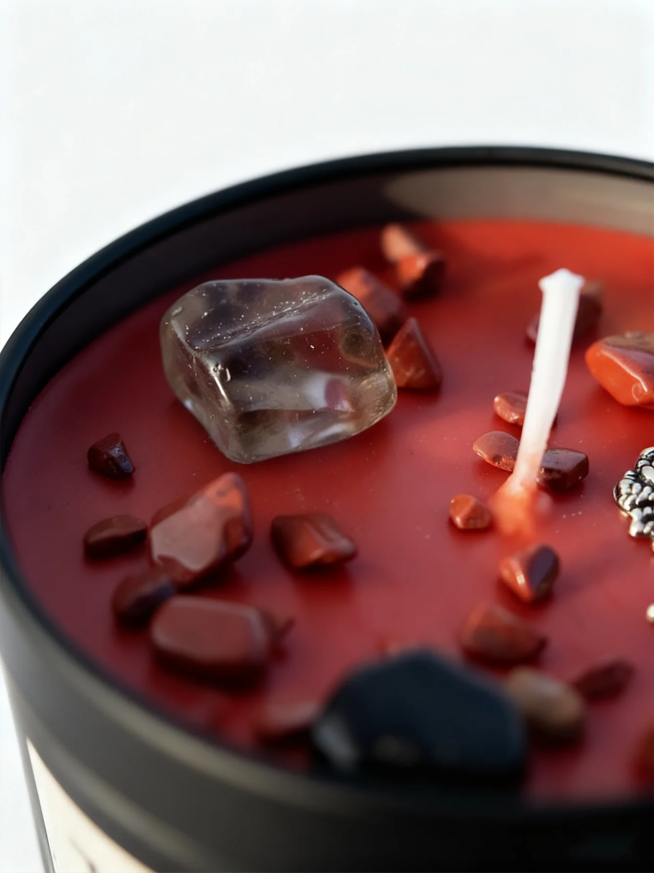 FREEME™ Vetiver & Cedarwood Crystal Candle - 3oz Grounding Scented Candle with Crystals