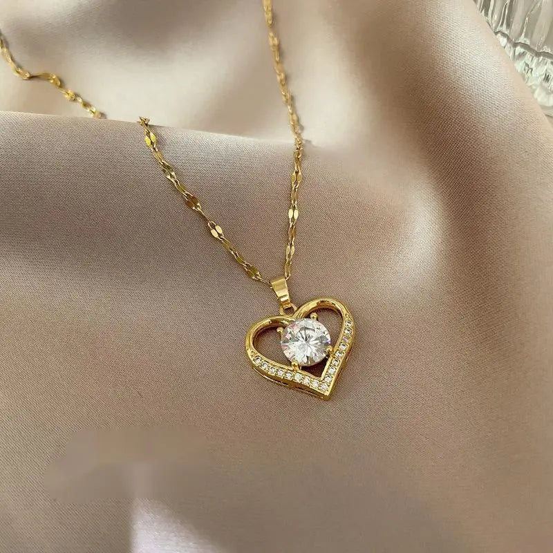 FREEME™ Elegant Heart Shaped Pendant Necklace - Hollow Design Gift for Women, Best Friends & Mother's Day